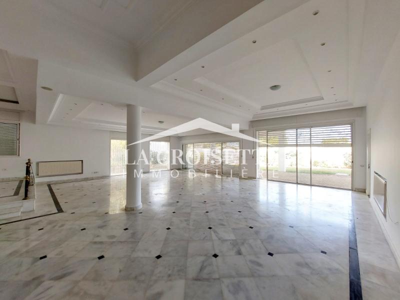 Villa S+5 vue sur mer avec piscine à La Marsa